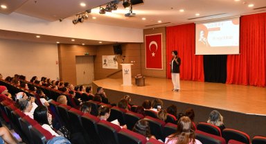 Çiğli'de Sıla Topçam ile masalların büyülü dünyasında yolculuk