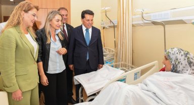 Çocuklarını metrobüste kucaklarına aldılar