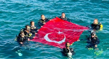 Cumhuriyet'in 101. Yılını Saros'da bayrak açarak kutladılar