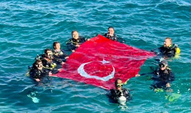 Cumhuriyet'in 101. Yılını Saros'da bayrak açarak kutladılar