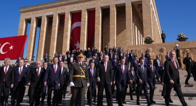 Devlet erkânı Anıtkabir'de