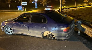 Düzce'de polise 'dur'mayan sürücüyü kaza durdurdu!