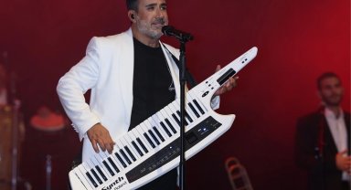 Emrah Avrupa'yı fethediyor