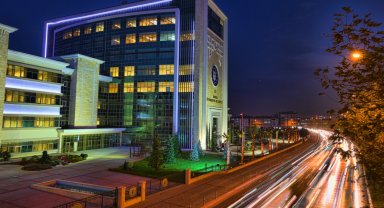 Fitch, Bursa'nın kredi notunu yükseltti