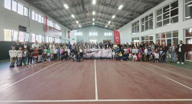 Geleceğin şampiyon raketleri korta çıktı