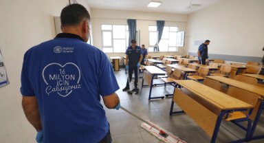 İBB, bir haftada 65 bin öğrencinin okulunu temizledi