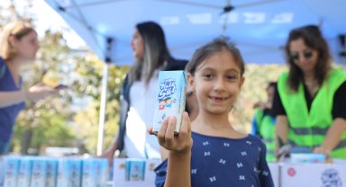 İstanbul Büyükşehir'den çocukları 70 bin paket süt