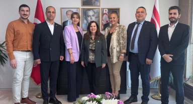 İzmir'de Karabağlarlı komisyon üyelerinden KKTC Başkonsolosuna ziyaret