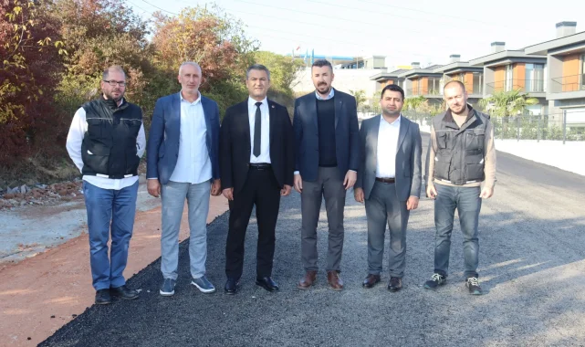 İzmit Belediyesi Kabaoğlu'ndaki sokakları tek tek çamurdan kurtarıyor