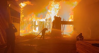 Kızıltepe'deki Direkhane yangını söndürüldü 