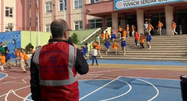 Kocaeli Büyükşehir'den okullarda deprem tatbikatı