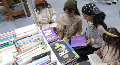 Kocaeli'de çocuklar 'kitap'larla büyülü yolculuğa çıktı