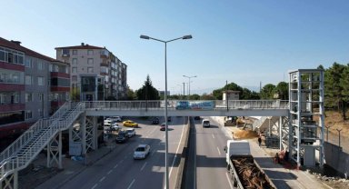 Kocaeli'de Sezai Karakoç üstgeçidinin asansör kuleleri tamam