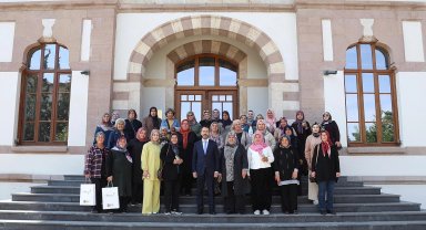 Konya Büyükşehir "Dünya Kadın Çiftçiler Günü"nde kadın çiftçileri buluşturdu