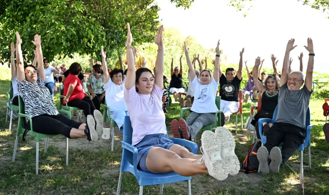 Muratpaşa'dan yaşlılar için yoga etkinliği