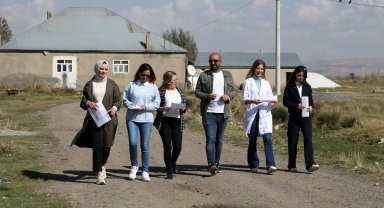 Muş'ta kız çocukları okusun diye sahadalar... Devamsız 4 kız öğrenci daha eğitime kazandırıldı