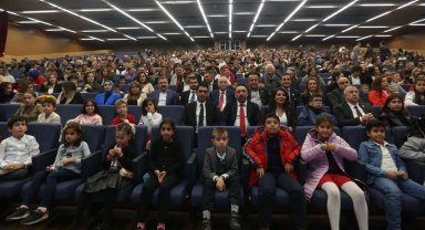 'Mustafa'nın Ankara galasında çocuklar protokolde