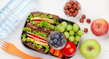 Okulda başarı için doğru beslenme şart! İşte beslenme çantası için pratik tarifler