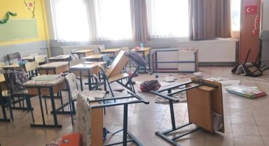 Okulda veli terörü! Gözü dönen veli sınıfı talan etti