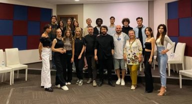 Osman Akar Ajans'tan Bursa'da Temel Modellik ve Fotomodellik Workshop Eğitimi