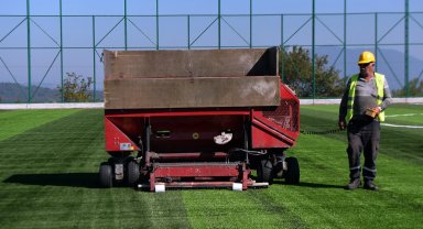 Osmangazi Belediyesi'nden Gündoğdu'ya futbol sahası