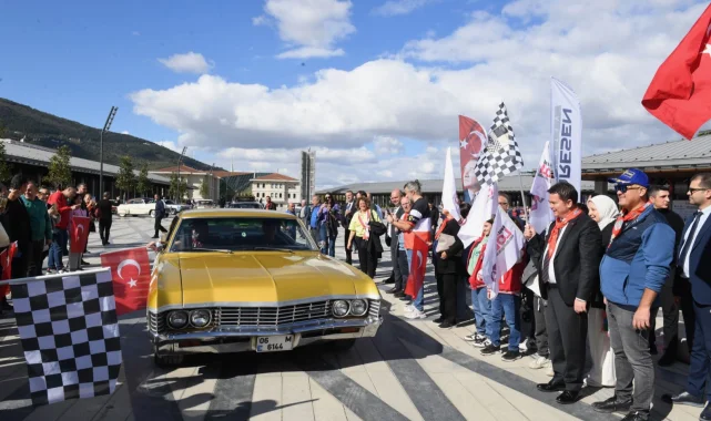 Osmangazi'de klasik otomobiller Başkan Aydın'ın startıyla yola çıktı