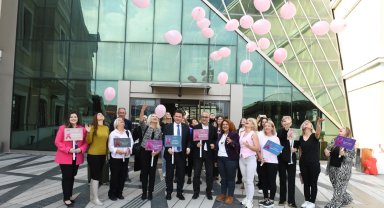 Osmangazi'de pembe balonlar meme kanserine farkındalık için uçuruldu