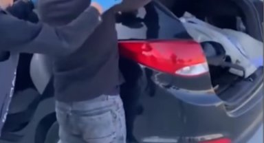 Otomobilin zulasından 2 Suriyeli göçmen çıktı!