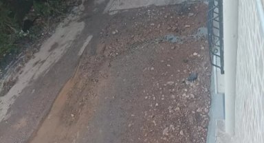 Panayır Mahallesi'nde patlayan su boruları isyan ettirdi