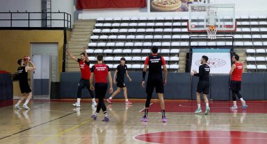 Sakaryalı dev adamlar parkeye iniyor