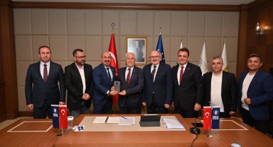 TSYD Bursa'dan Mustafa Bozbey'e ziyaret