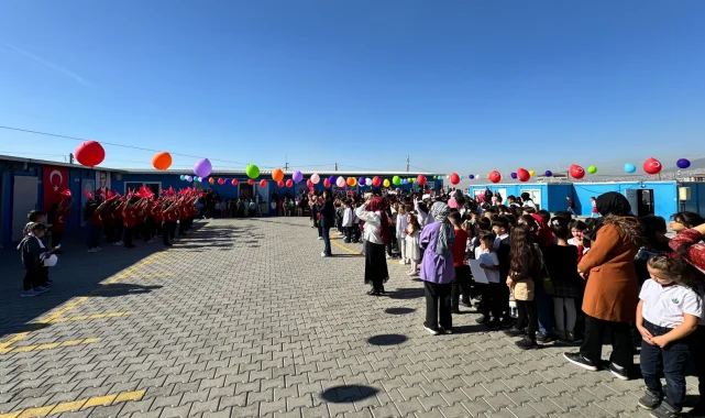 Umut Konteyner Kent İlk ve Ortaokulu'nda 29 Ekim Cumhuriyet Bayramı kutlandı