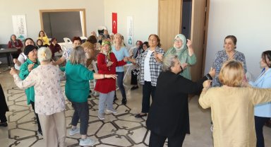 Yaşlı bireyler kendi günlerinde doyasıya eğlendi