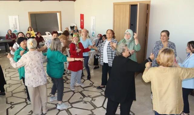 Yaşlı bireyler kendi günlerinde doyasıya eğlendi