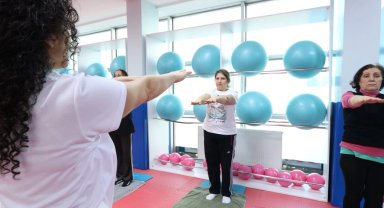 11 ayda 17 kilo verdi, 20 yıllık montu yeniden giydi