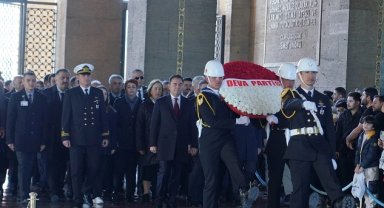 Ali Babacan, Anıtkabir Özel Defteri'ni imzaladı