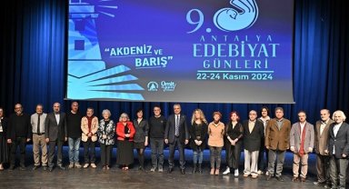 Antalya Muratpaşa'da demokrasi için sanat