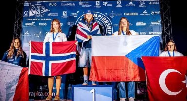 Balıkesir Ayvalıklı gençler Avrupa'da gurur yaşattı