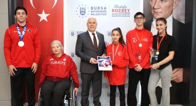 Başkan Bozbey, Bursalı milli şampiyonları ağırladı