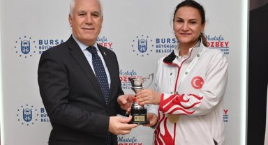 Başkan Bozbey dünya şampiyonu Dilek Yavaş'ı ağırladı