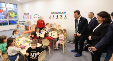 Başkan İmamoğlu miniklerle sohbet etti, velilerle dertleşti