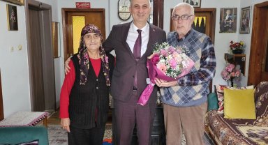 Başkan Sezer'den ilkokul öğretmenine anlamlı ziyaret