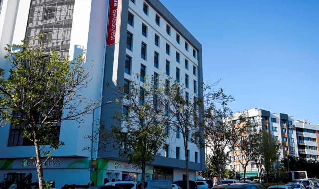 Bornova Belediyesi'nin ek hizmet binası tamamlandı
