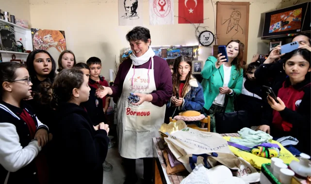 Bornova'da gençlere geri dönüşüm eğitimi