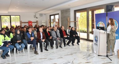 Bursa Büyükşehir ve 5 ilçe belediye veterinerleri Mudanya'da sertifikalandı