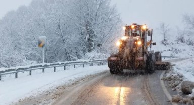 Bursa İnegöl Belediyesi'nden kar sonrası ani müdahale
