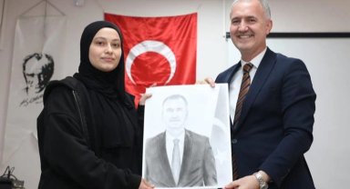 Bursa İnegöl'de Başkan Taban'a 'Genç Bakış'tan sürpriz hediye