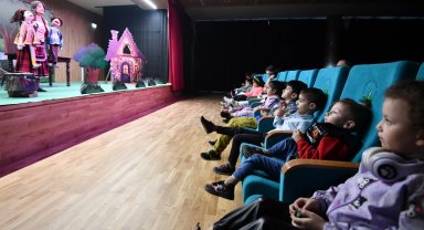 Bursa Osmangazi Gösteri Merkezi'nde ilk oyun sahnelendi