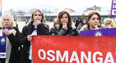 Bursa'da düdükler kadına şiddetin durması için çaldı