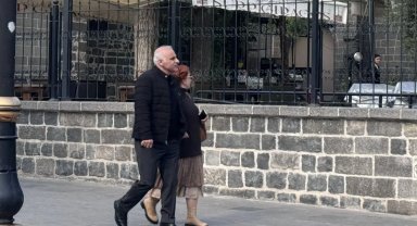Diyarbakır Valisi korumasız halkın arasına karıştı
